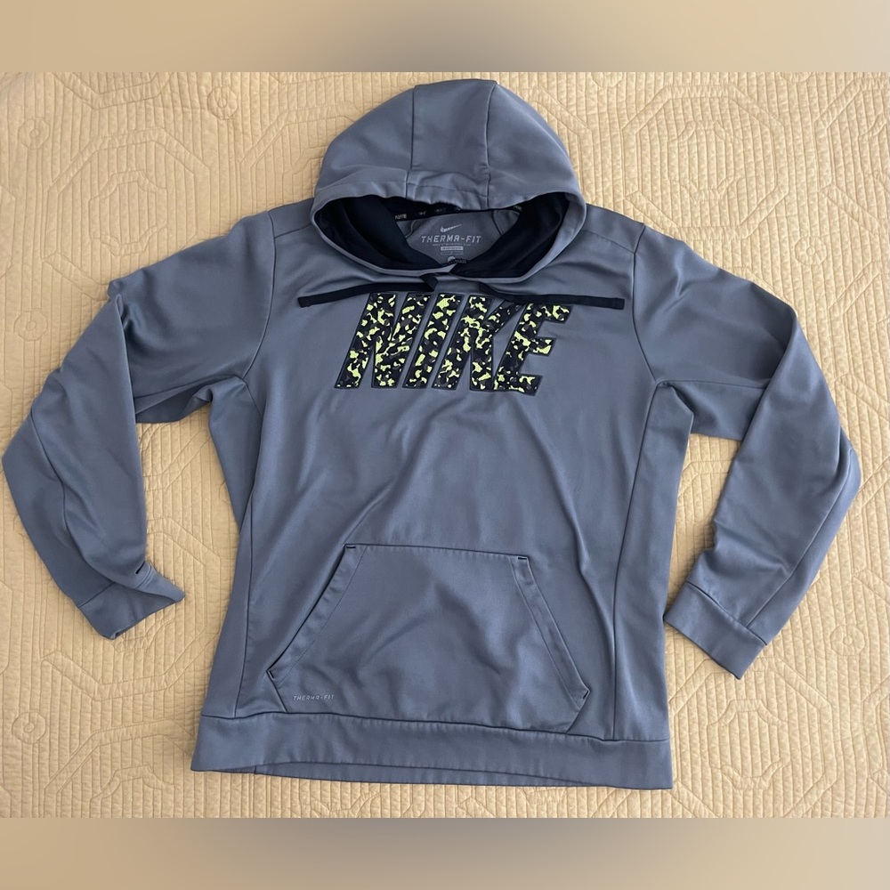 Men’s Nike Therma/Dri-Fit Camo Sweatshirt & Shorts Set